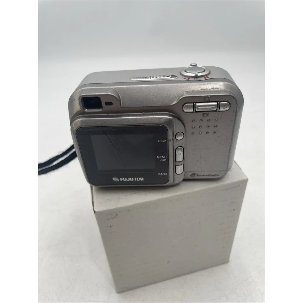 Fujifilm FinePix 2600 Zoom Digital Camera 3X Optical Zoom+Battery+MemCard-READ